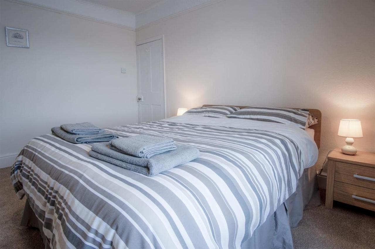 Dragons Den - 2 Bedroom Apartment - Tenby Exterior foto