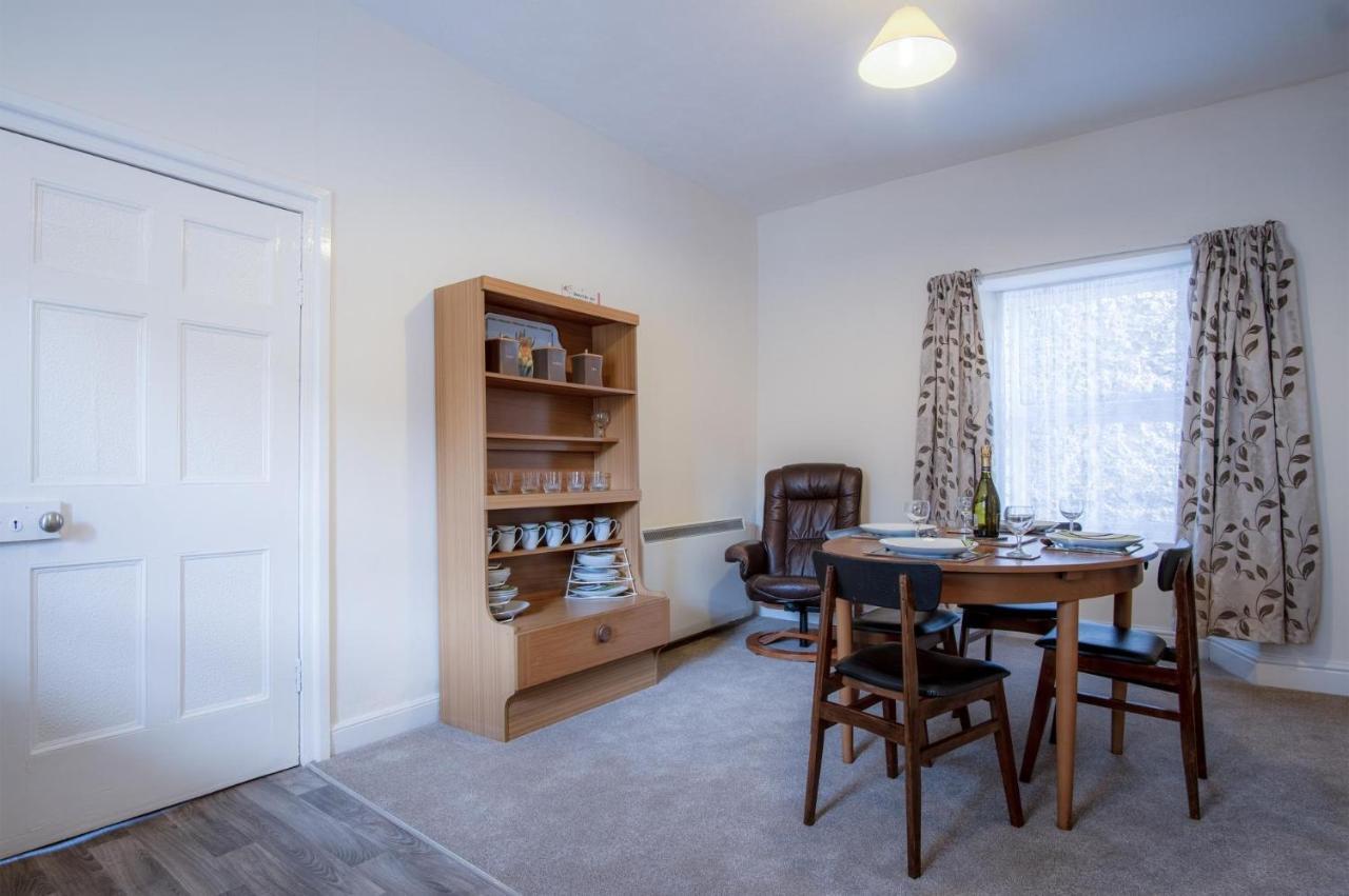 Dragons Den - 2 Bedroom Apartment - Tenby Exterior foto