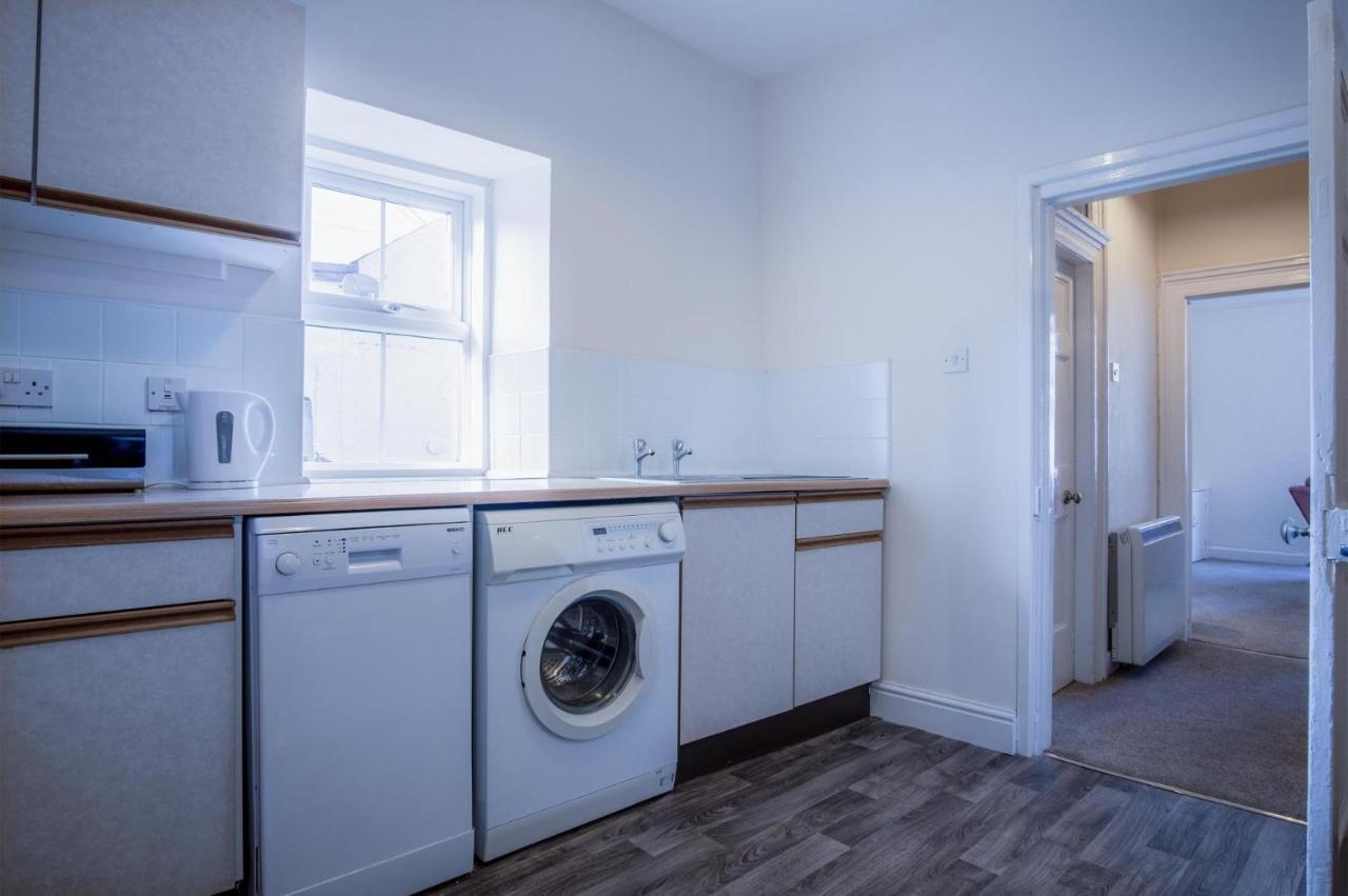 Dragons Den - 2 Bedroom Apartment - Tenby Exterior foto